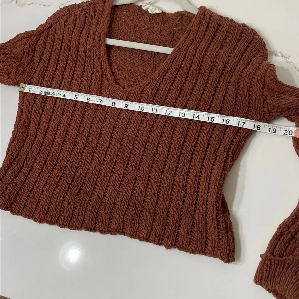 Sky and Sparrow V-Neck Sweater in Warm Brown | XS